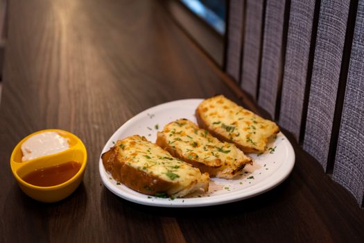 Cesnakový chlieb s mozzarellou